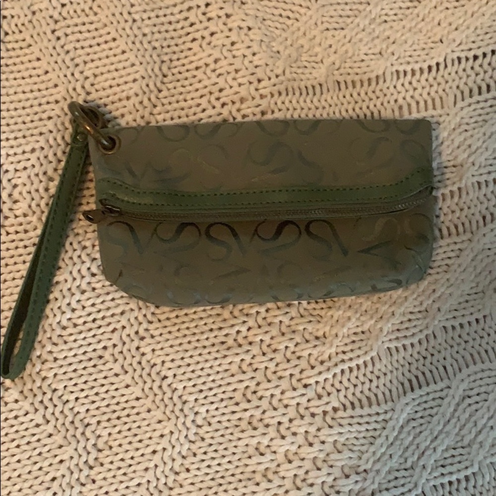 Simple Vera wristlet with magnetic closure